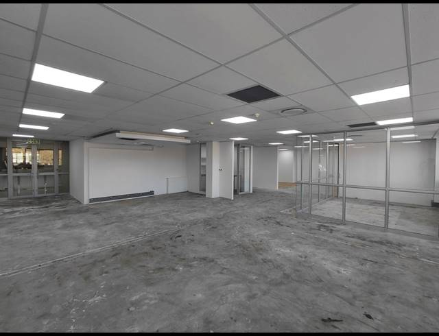666M² OFFICE TO LET IN MAGALIESSIG